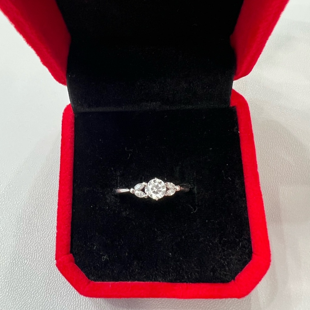 Platinum Ring with Natural Diamonds